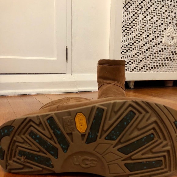 Women’s waterproof uggs - Picture 5 of 5